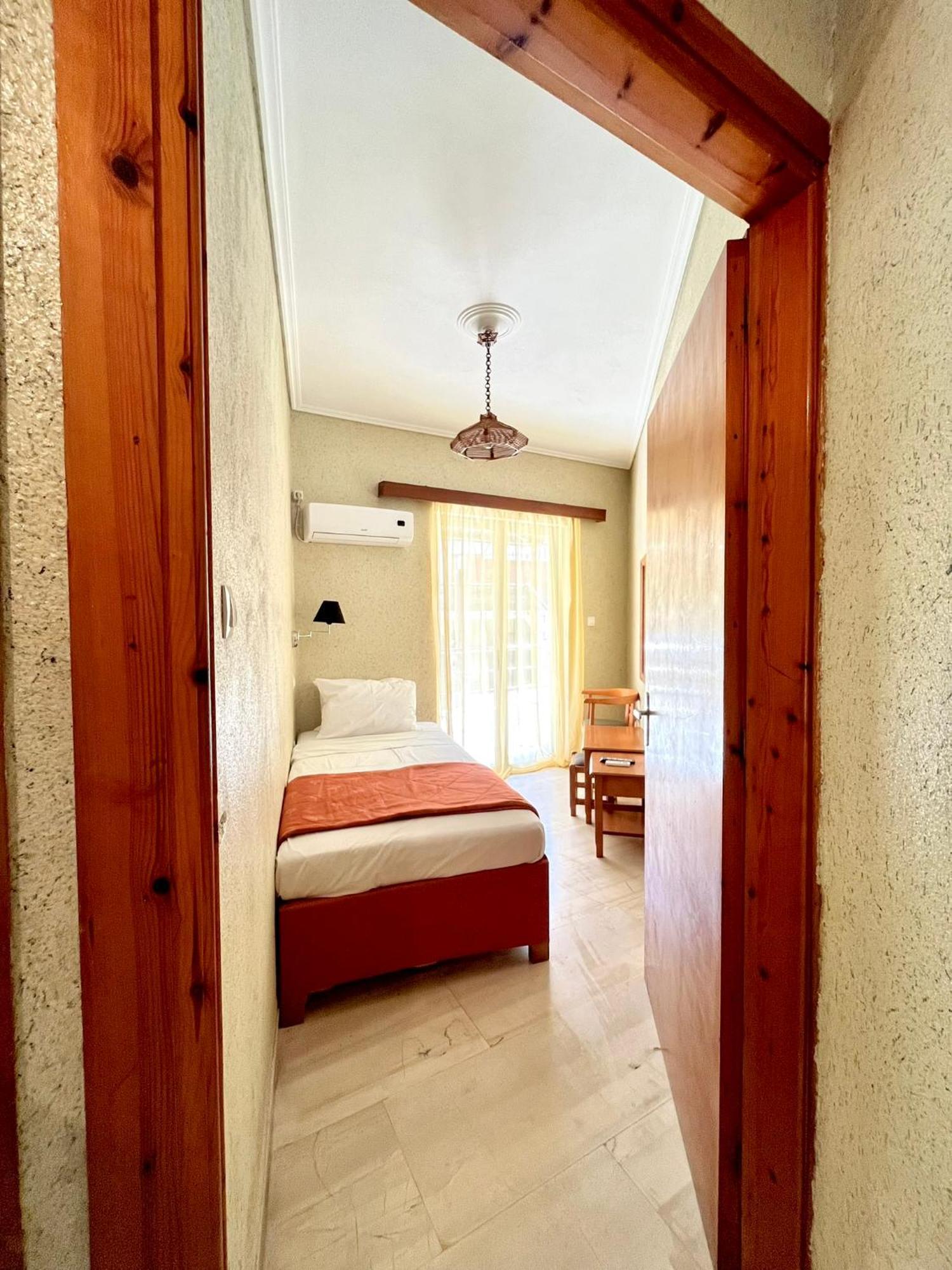 Oelia Rooms & Apartments Agia Marina  Exterior foto