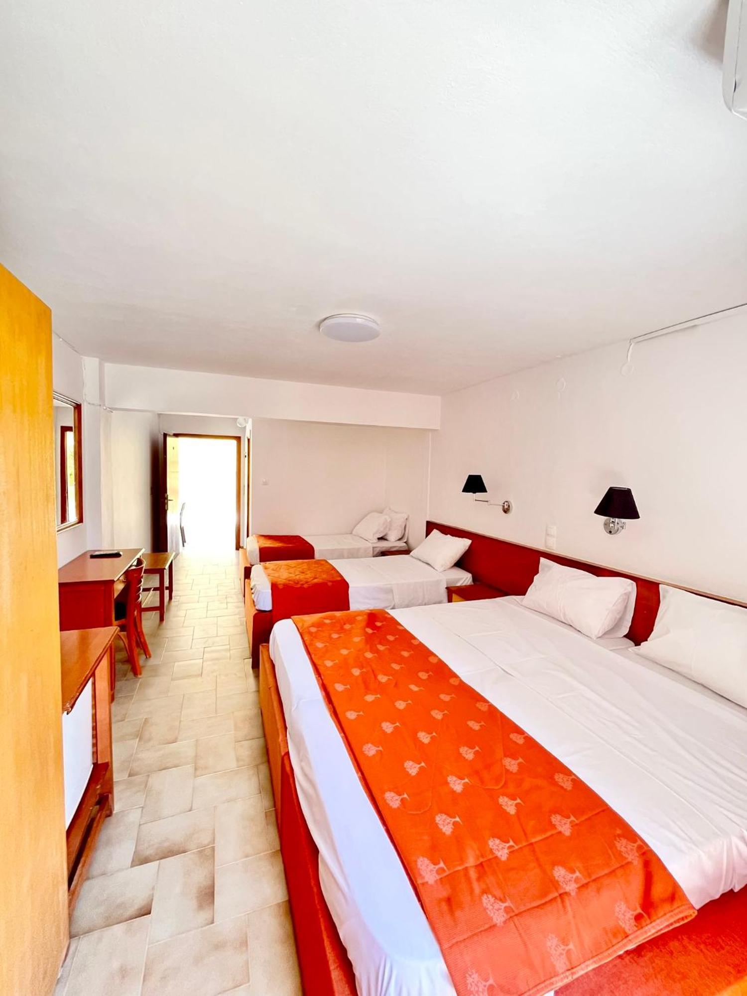 Oelia Rooms & Apartments Agia Marina  Exterior foto