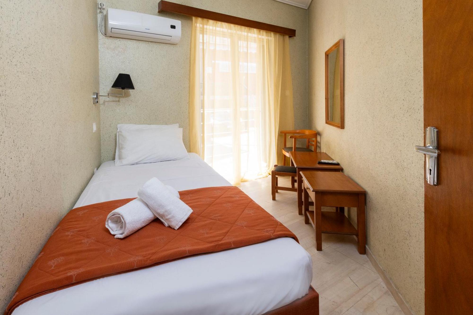 Oelia Rooms & Apartments Agia Marina  Exterior foto