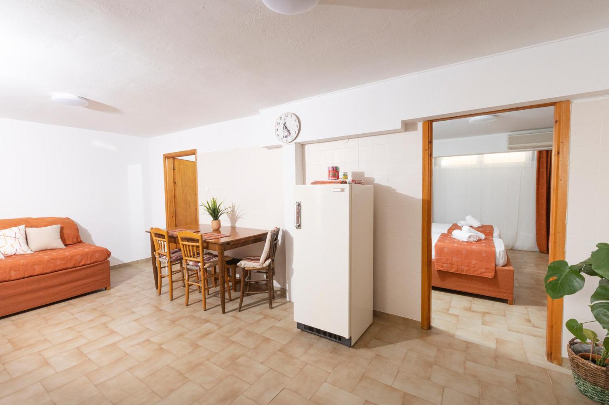 Oelia Rooms & Apartments Agia Marina  Exterior foto