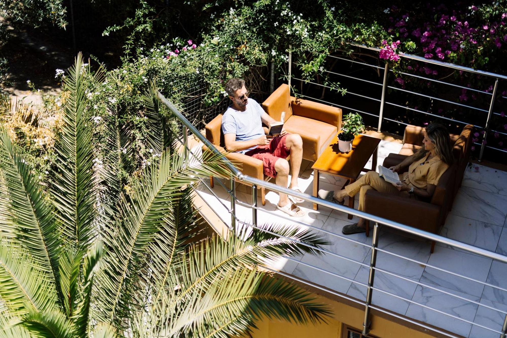 Oelia Rooms & Apartments Agia Marina  Exterior foto